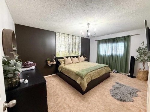4701 49 Street, Olds, AB - Indoor Photo Showing Bedroom