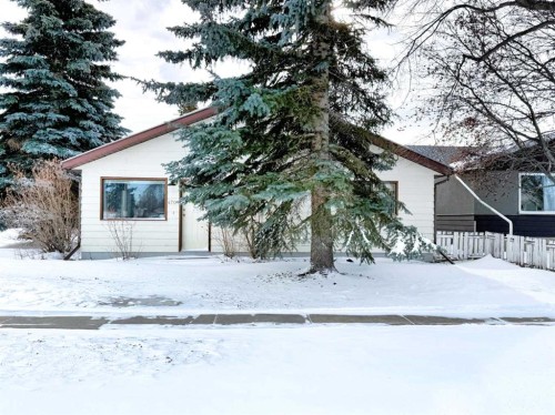 4701 49 Street, Olds, AB - Outdoor