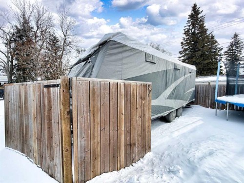 4701 49 Street, Olds, AB - Outdoor