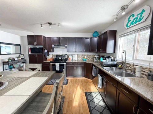 4701 49 Street, Olds, AB - Indoor Photo Showing Kitchen With Double Sink