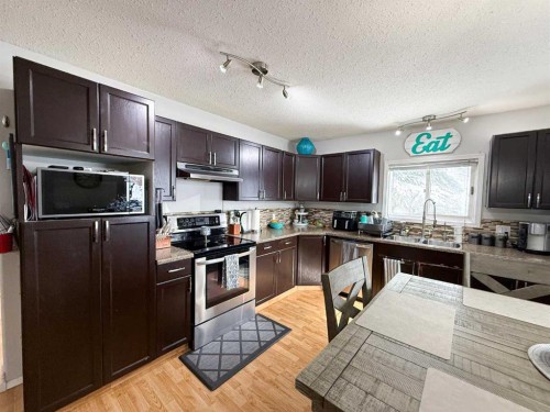 4701 49 Street, Olds, AB - Indoor Photo Showing Kitchen With Double Sink