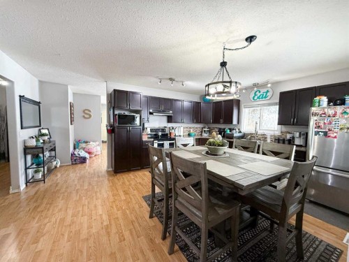 4701 49 Street, Olds, AB - Indoor Photo Showing Dining Room