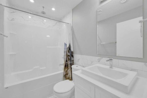 23 Coutts Close, Olds, AB - Indoor Photo Showing Bathroom