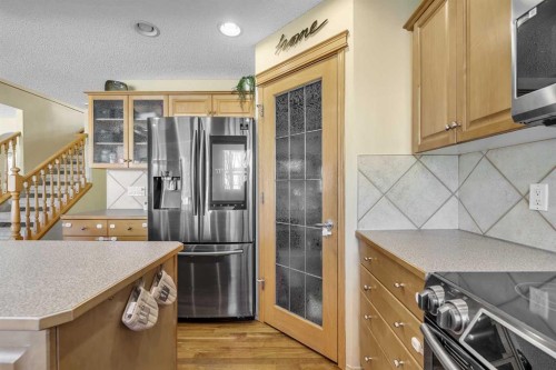 97 Everwillow Close Sw, Calgary, AB - Indoor Photo Showing Kitchen