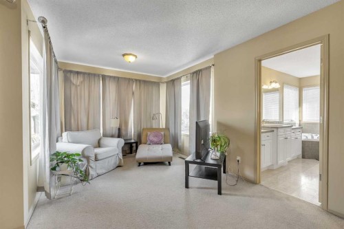 97 Everwillow Close Sw, Calgary, AB - Indoor Photo Showing Other Room
