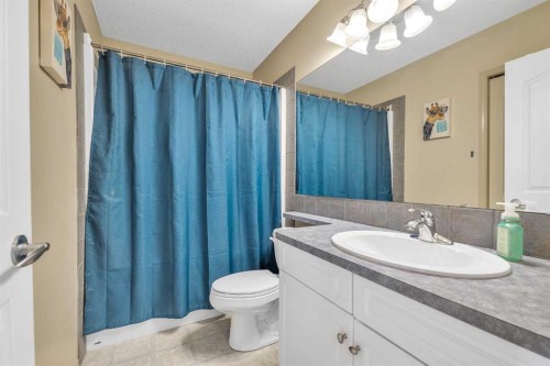 97 Everwillow Close Sw, Calgary, AB - Indoor Photo Showing Bathroom