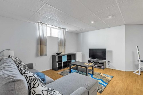 97 Everwillow Close Sw, Calgary, AB - Indoor