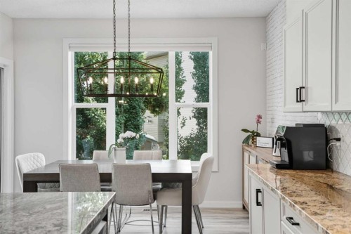 270 Everoak Drive Sw, Calgary, AB - Indoor Photo Showing Dining Room