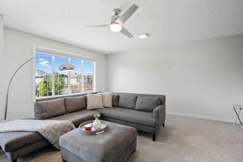 270 Everoak Drive Sw, Calgary, AB - Indoor Photo Showing Living Room