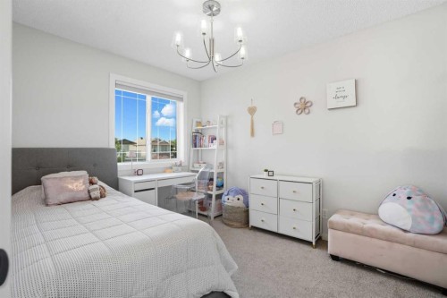 270 Everoak Drive Sw, Calgary, AB - Indoor Photo Showing Bedroom