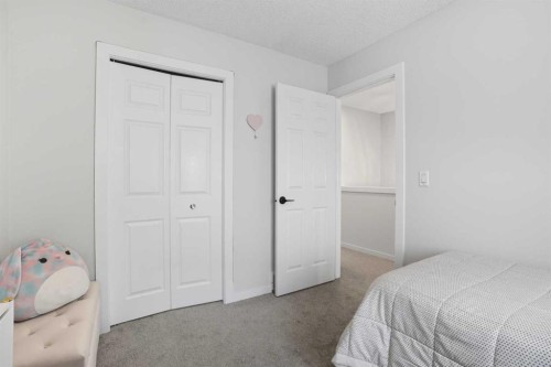 270 Everoak Drive Sw, Calgary, AB - Indoor Photo Showing Bedroom