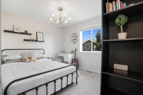 270 Everoak Drive Sw, Calgary, AB - Indoor Photo Showing Bedroom