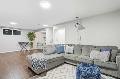 270 Everoak Drive Sw, Calgary, AB - Indoor Photo Showing Living Room