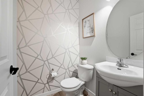 270 Everoak Drive Sw, Calgary, AB - Indoor Photo Showing Bathroom