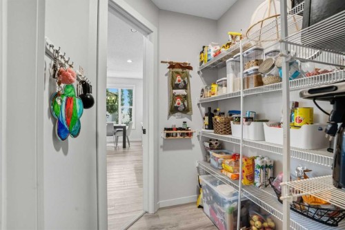 270 Everoak Drive Sw, Calgary, AB - Indoor Photo Showing Other Room