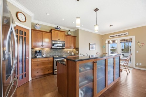 4 Bridle Estates Road Sw, Calgary, AB - Indoor Photo Showing Kitchen With Upgraded Kitchen