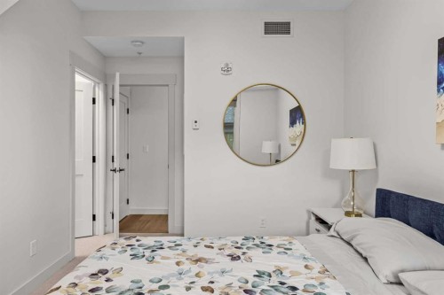 402-1315 Spring Creek Gate, Canmore, AB - Indoor Photo Showing Bedroom