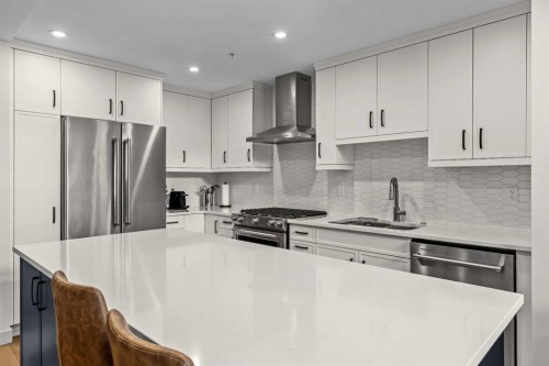 402-1315 Spring Creek Gate, Canmore, AB - Indoor Photo Showing Kitchen With Upgraded Kitchen