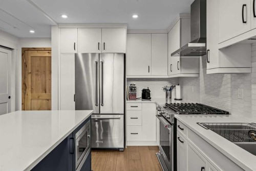402-1315 Spring Creek Gate, Canmore, AB - Indoor Photo Showing Kitchen With Upgraded Kitchen
