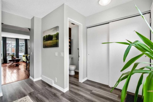 71 Strathcona Crescent Sw, Calgary, AB - Indoor Photo Showing Other Room