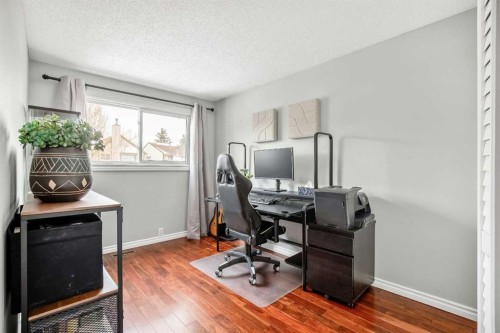 71 Strathcona Crescent Sw, Calgary, AB - Indoor Photo Showing Office
