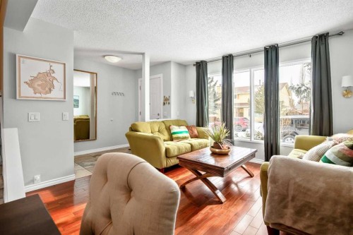 71 Strathcona Crescent Sw, Calgary, AB - Indoor Photo Showing Living Room