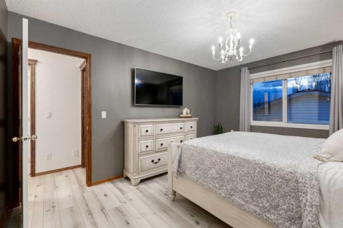 117 Cramond Crescent Se, Calgary, AB - Indoor Photo Showing Bedroom
