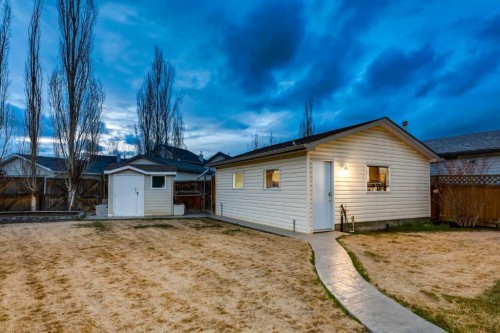 117 Cramond Crescent Se, Calgary, AB - Outdoor