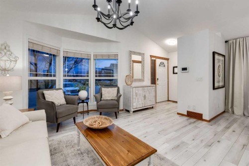 117 Cramond Crescent Se, Calgary, AB - Indoor Photo Showing Living Room