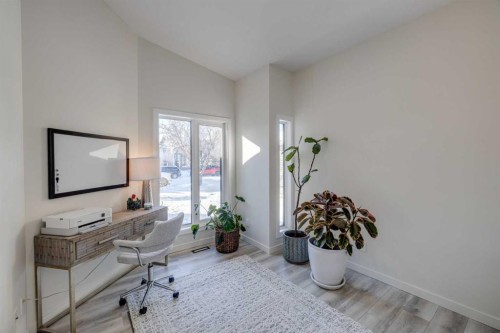 10 Somerside Manor Sw, Calgary, AB - Indoor Photo Showing Office