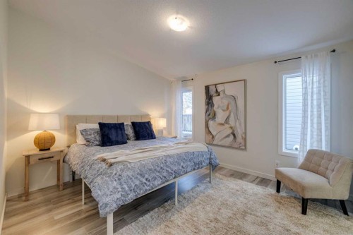10 Somerside Manor Sw, Calgary, AB - Indoor Photo Showing Bedroom