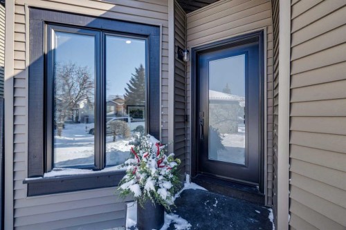 10 Somerside Manor Sw, Calgary, AB - Outdoor With Exterior