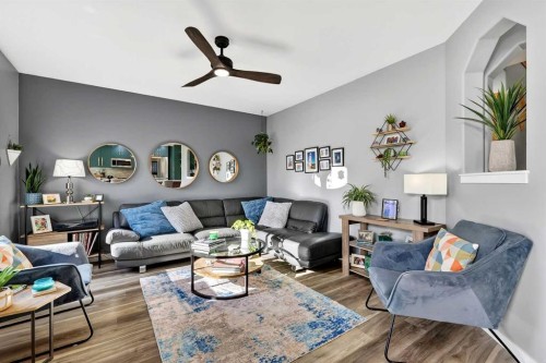 61 Somerset Crescent Sw, Calgary, AB - Indoor Photo Showing Living Room