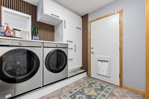 61 Somerset Crescent Sw, Calgary, AB - Indoor Photo Showing Laundry Room