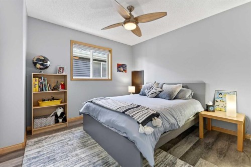 61 Somerset Crescent Sw, Calgary, AB - Indoor Photo Showing Bedroom