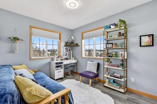 61 Somerset Crescent Sw, Calgary, AB - Indoor Photo Showing Other Room