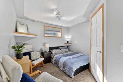 61 Somerset Crescent Sw, Calgary, AB - Indoor Photo Showing Bedroom