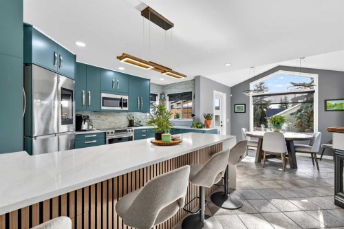 61 Somerset Crescent Sw, Calgary, AB - Indoor