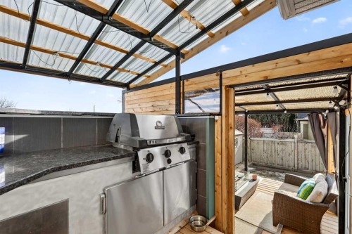 61 Somerset Crescent Sw, Calgary, AB -  With Exterior