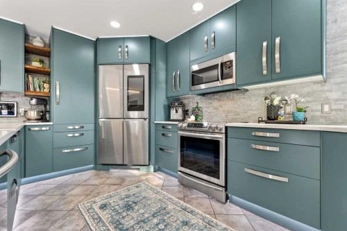 61 Somerset Crescent Sw, Calgary, AB - Indoor Photo Showing Kitchen With Stainless Steel Kitchen With Upgraded Kitchen