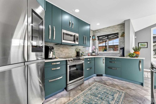 61 Somerset Crescent Sw, Calgary, AB - Indoor Photo Showing Kitchen With Stainless Steel Kitchen With Upgraded Kitchen