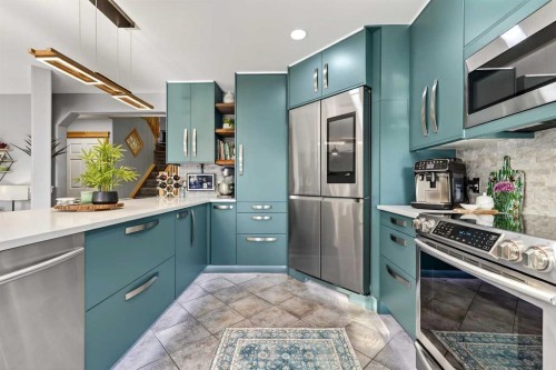 61 Somerset Crescent Sw, Calgary, AB - Indoor Photo Showing Kitchen With Stainless Steel Kitchen With Upgraded Kitchen