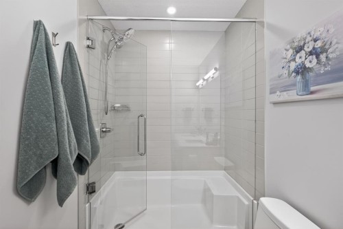 105-55 Wolf Hollow Crescent Se, Calgary, AB - Indoor Photo Showing Bathroom