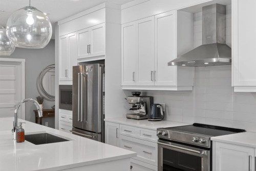 105-55 Wolf Hollow Crescent Se, Calgary, AB - Indoor Photo Showing Kitchen With Upgraded Kitchen