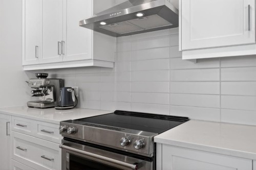 105-55 Wolf Hollow Crescent Se, Calgary, AB - Indoor Photo Showing Kitchen