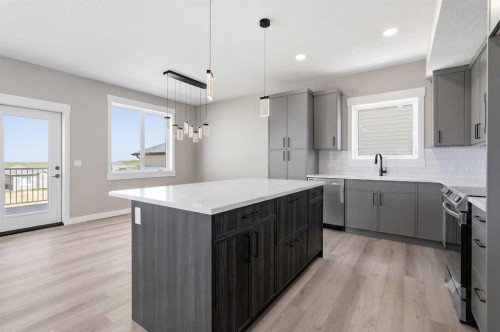 124 Coote Street, Cayley, AB - Indoor Photo Showing Kitchen With Upgraded Kitchen