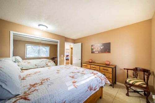 959 Ranchview Crescent Nw, Calgary, AB - Indoor Photo Showing Bedroom