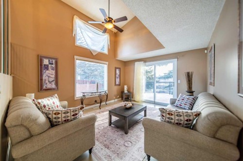959 Ranchview Crescent Nw, Calgary, AB - Indoor Photo Showing Living Room