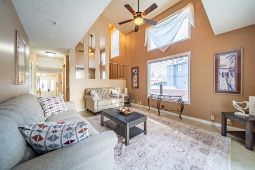 959 Ranchview Crescent Nw, Calgary, AB - Indoor Photo Showing Living Room