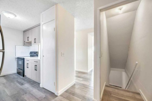 29-131 Templehill Drive Ne, Calgary, AB - Indoor Photo Showing Kitchen